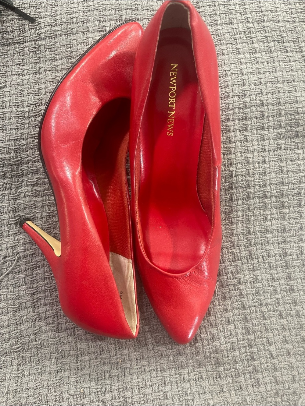 Newport News Red Pointed-Toe Leather Pumps size 9